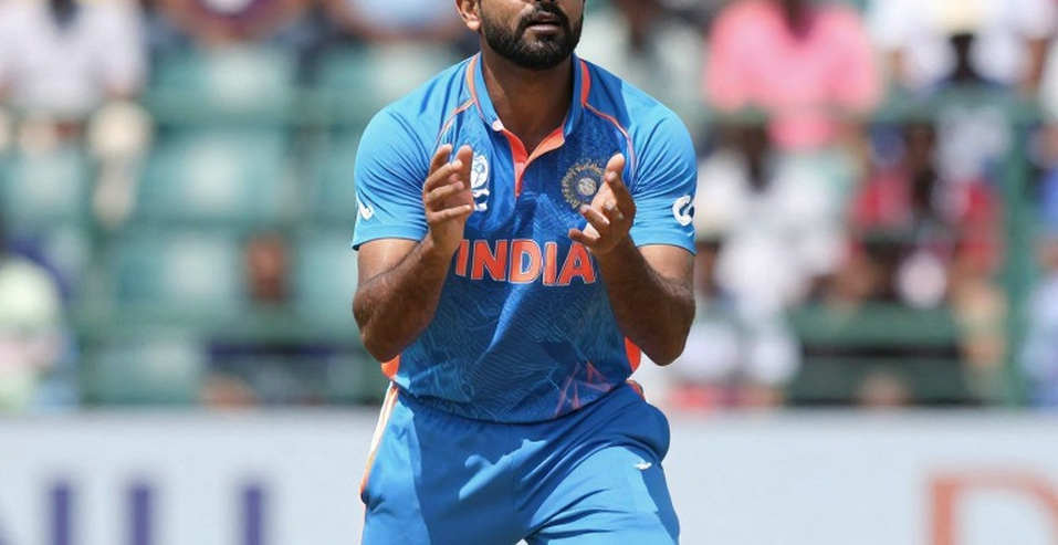 उन्नीस गेंदों की ख़ामोश पूँजी: लाहौर में शादाब खान ने चुप्पी को शतक में बदला